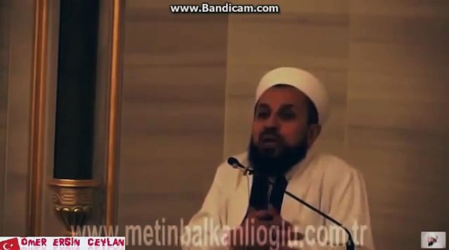 Hoca dogruları söylüyor herkesi kırıp geçiriyor gülmekten