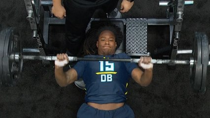 Budda Baker puts up 17 reps on the bench press