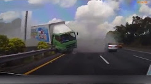 AKILLARA DURGUNLUK VEREN TIRAFIK KAZALARI & Car Crash