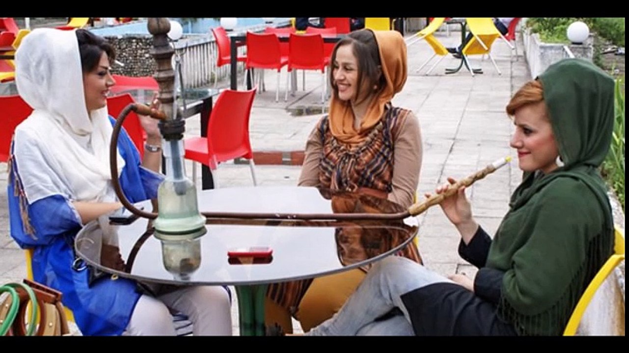 إيران تمنع النساء من دخول مقاهي الشيشة