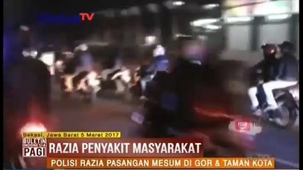 Dua Pelajar Wanita Menangis saat Terjaring Razia Pekat di GOR Bekasi