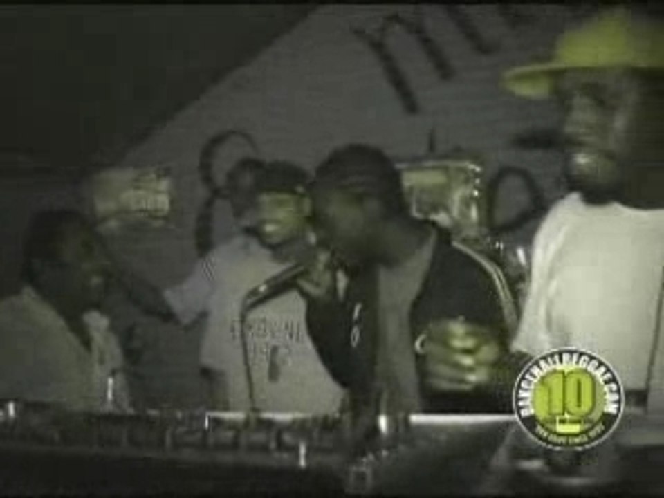 Movado live on passa passa