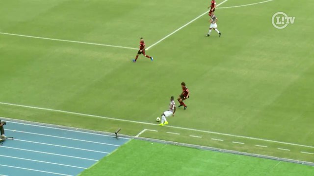 Abusado! Léo Pelé dá caneta e humilha William Arão