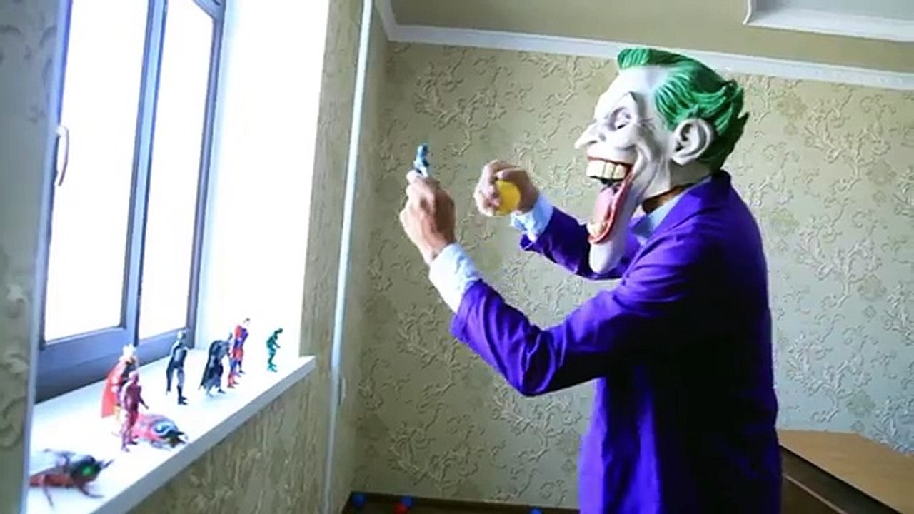 Batman vs Joker - Batman Loses His Head! w/ Spiderman Superheroes in Real Life Battle Supe