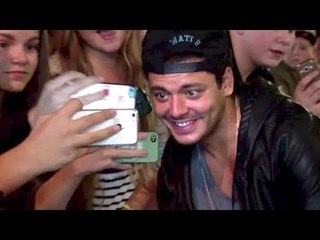 Kev Adams rencontre ses fans pour le film ALADIN