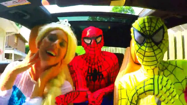 Человек-паук Человек-паук против розовых беременная танцует в машине супергерой смешной фильм в реальной жизни