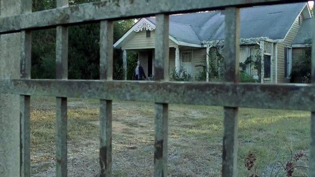 The-Walking-Dead-7x13-“Bury-Me-Here”-Promo-HD-Andrew-Lincoln-Jeffrey-Dean-Morgan-Norman-Reedus - 10Youtube.com