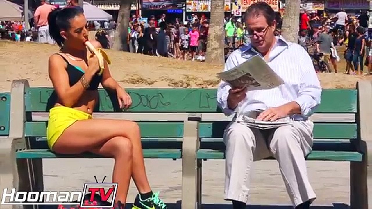HOT GIRL SUCKING A BANANA PRANK! | HoomanTV