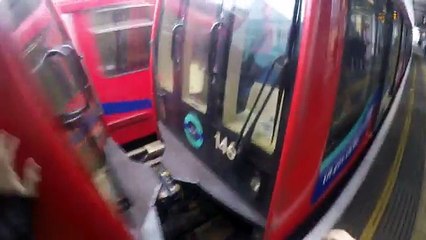 YouTuber filmed riding on the outside of a moving train _2017