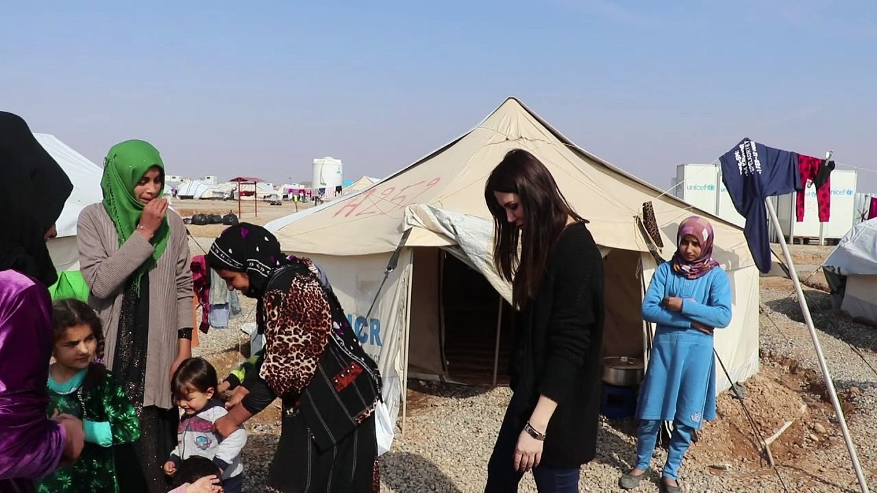 Brauen zupfen fürs Selbstwertgefühl von Flüchtlingen