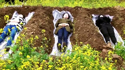 Divorcees take 'death experience' classes to overcome grief