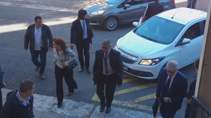 Cristina Fernández niega los cargos y denuncia "maniobra político-judicial"