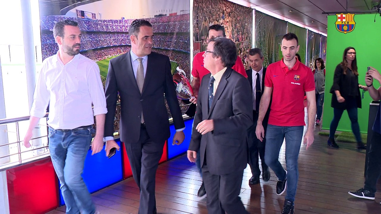La sección de hockey patines hace entrega de la Copa del Rey en el Museo del FC Barcelona