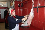 Siirt'in İlk Kadın Kasabı Erkeklere Taş Çıkarıyor