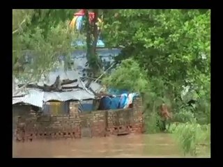 Live Rescue Video of People Stuck in Flood at Uttrakhand - India