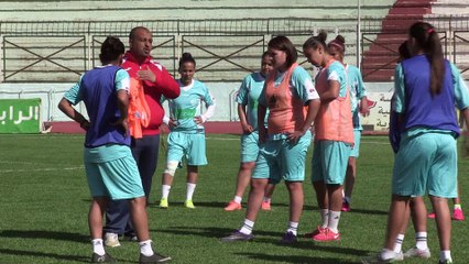 Des Algériennes face à un dilemme: le ballon rond ou le mariage