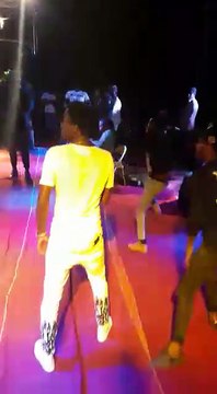 rass guiss sur un poteau electrique