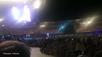 La chanteuse Adele confirme en plein concert, comme le disaient des rumeurs, qu'elle est mariée! - Regardez