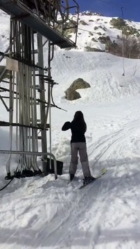 Le cauchemar du tire-fesses au ski... La pauvre