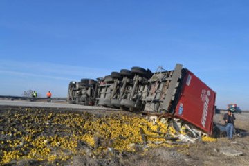 Limon Yüklü TIR Devrildi: 1 Yaralı