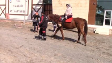 Türkiye'nin Lisanslı İlk Kadın Seyisleri Yetişiyor