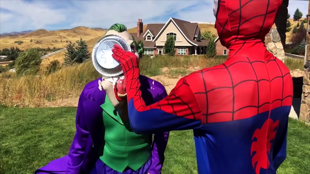 Bad Baby Doctor Victoria & Sick Annabelle Toy Freaks Hidden Surpise Egg