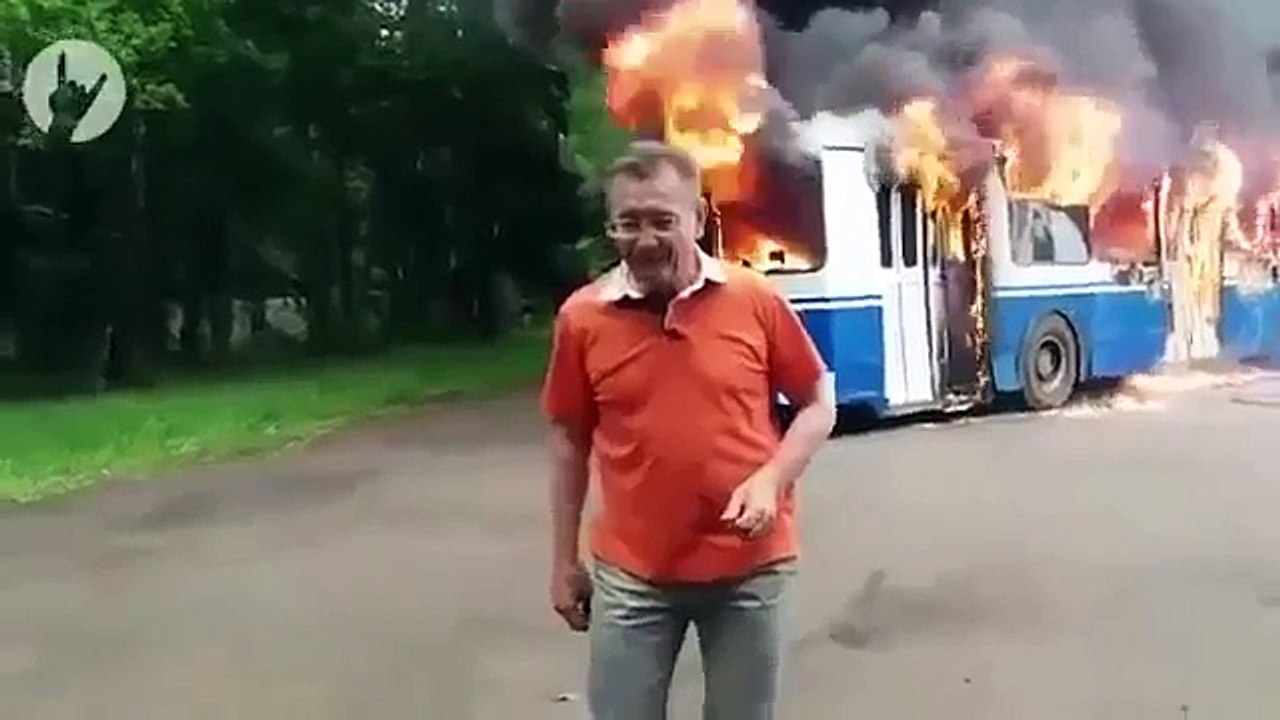 Троллейбус горит-ну и фиг с ним!