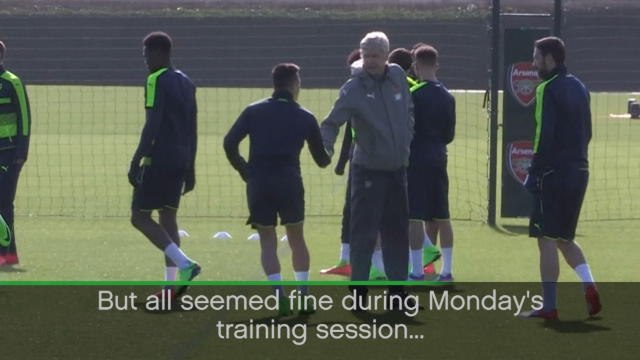 Sanchez shakes Wenger's hand at Arsenal training