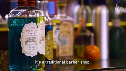 Ce coiffeur enflamme les cheveux de ses clients. Incroyable ! 4