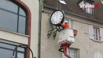 Le centre-ville de Crépy-en-Valois retrouve son horloge