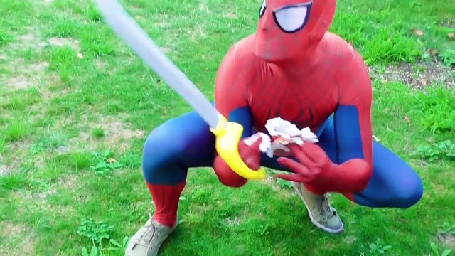 Человек-паук и замороженные Эльза против Супермена, Бэтмен, Халк, розовый Человек-паук, супергерой комиксов