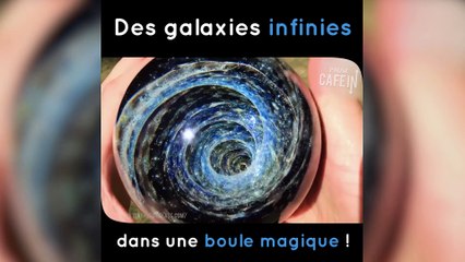 Des galaxies infinies dans une boule de verre magique