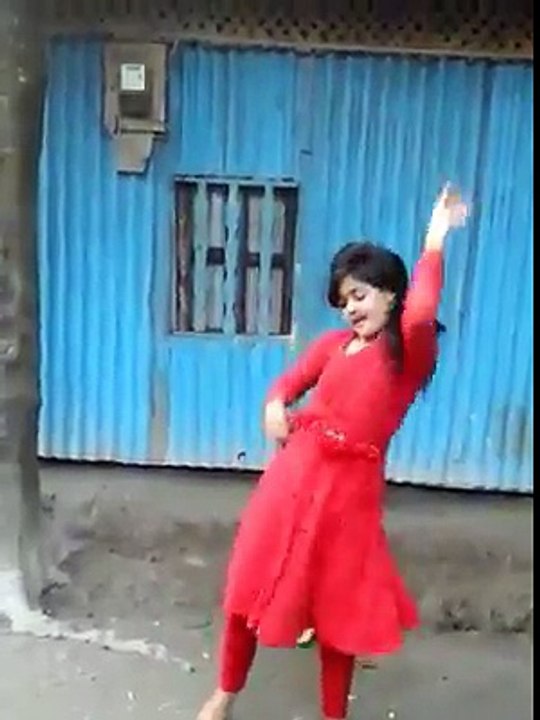 Hot Belly Dance little girl  on HINDI Song   2017