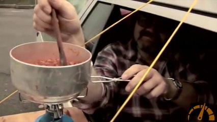 Ce mec n'est jamais sorti de sa voiture en 7 ans !!