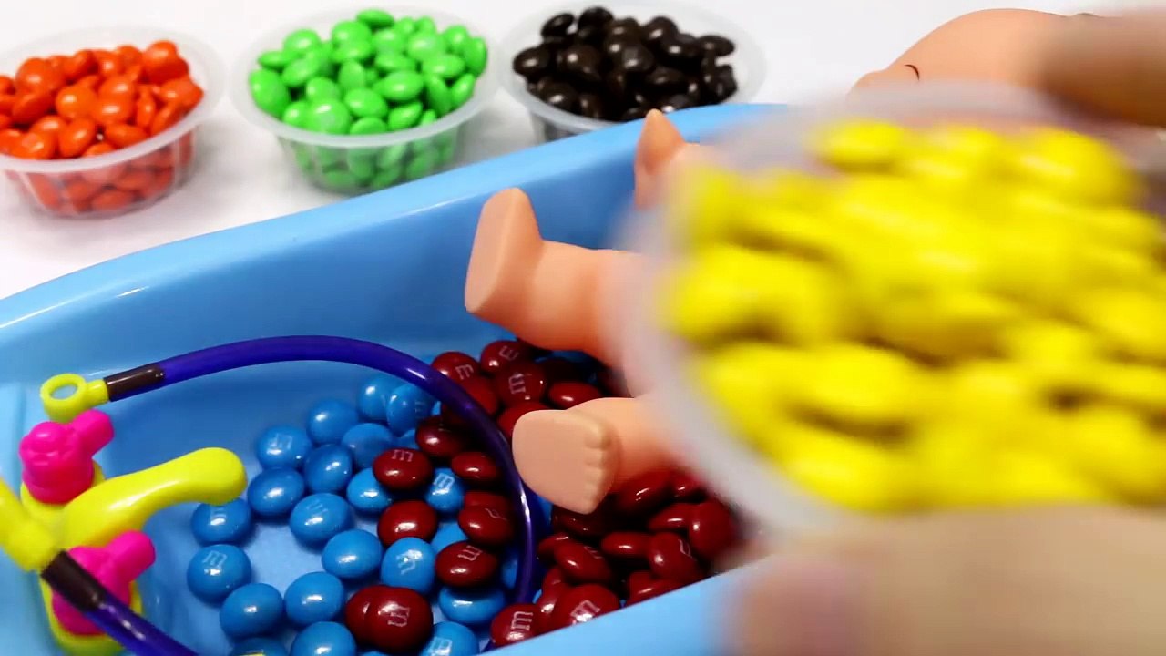Learning Colors for Children with M&M and Baby Doll Bath Time-YFu4fPt8Zo8