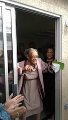 Idosa festeja o 100º aniversário a dançar "24K Magic" de Bruno Mars