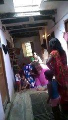 বাজারের মেয়েদের চুল ছেড়া মারা  মারী কখনো না দেখলে মিস করছেন দেখেনিন কাপড় খুলে কি ভাবে মারামারী করে