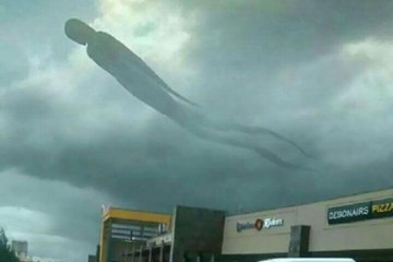 আকাশে অদ্ভুত মেঘ, আতঙ্কে মানুষ!!! | Strange images appear in the sky