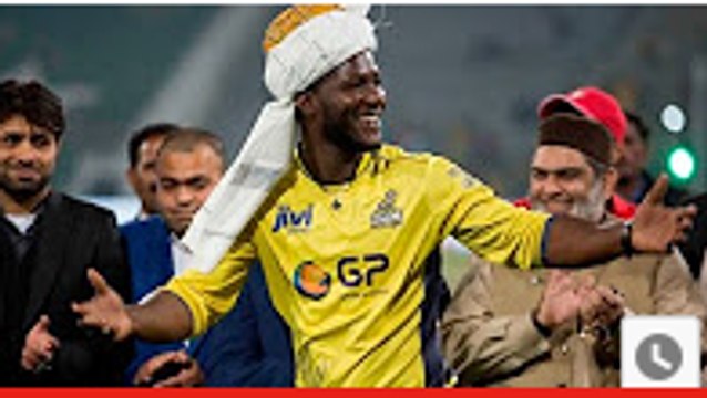 Darren Sammy wears a traditional pagri (turban) at Gaddafi stadium in Lahore
