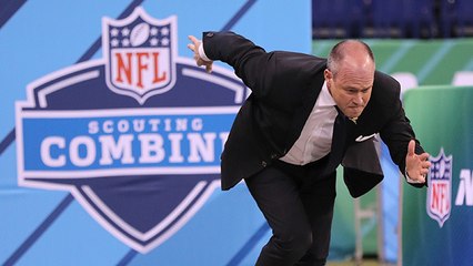 Rich Eisen runs a 6.02 40-yard dash at the 2017 NFL Scouting Combine