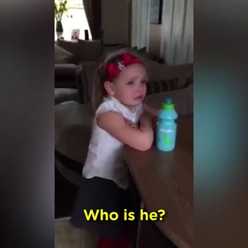 Une petite fille demande à son papa si elle peut se marier avec son chéri !