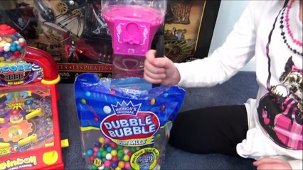 Feeding Pet Dinosaurs & Sharks Candy Gumballs from Hello Kitty Gumball Machine-yhREliXrWGk