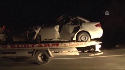 Otomobil Kamyonla Çarpıştı: 1 Ölü, 2 Yaralı