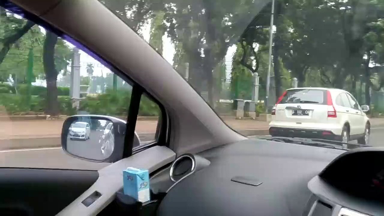 Kondisi Taman Depan Monas Akibat Demonstrasi