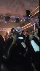 Fianso calme une bagarre pendant son concert !