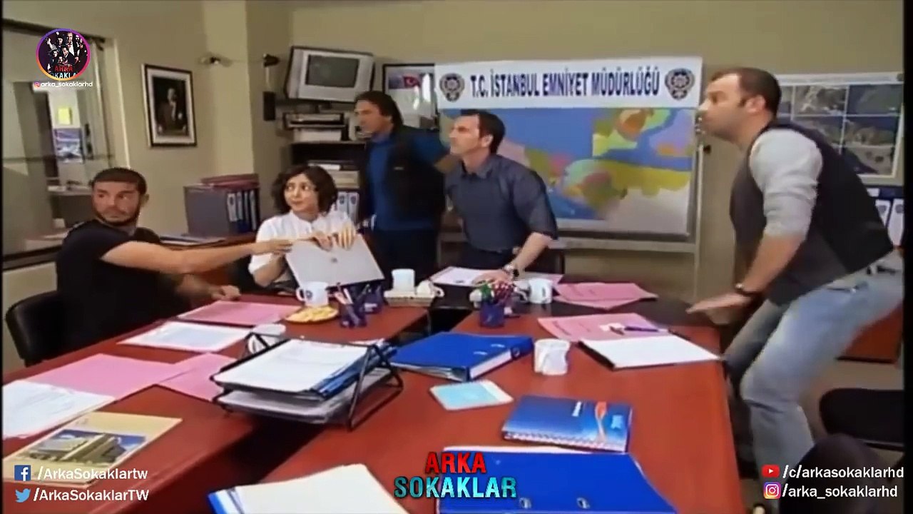 Arka Sokaklar - Eşşek Sıpaları Ekip Arabasında Hom Parti.!!