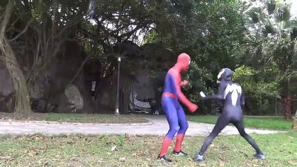 Venom Spiderman vs elsa No smoking in the public Pink Spidergirl fun superheroes in real l