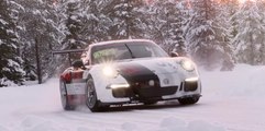 VÍDEO: Lo espectacular que es ver a un Porsche 911 derrapar en nieve