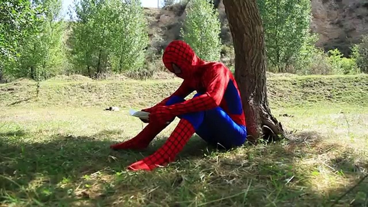 Spiderman vs Lizard Man | In Real Life!! | Superhero Fight!!