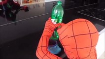Elsa Dibujo de CORAZÓN con Spiderman! w/ Joker Congelados Anna Maléfica DIVERTIDO IRL Superhéroe en Re